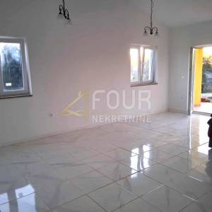 Istra, Svetvinčenat - okolica, samostojeća kuća s bazenom