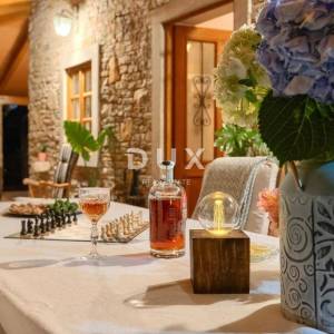 ISTRA, SVETVINČENAT – Privatno istarsko imanje s konobom, vrtom i dvjema kućama