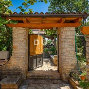 ISTRA, SVETVINČENAT – Privatno istarsko imanje s konobom, vrtom i dvjema kućama