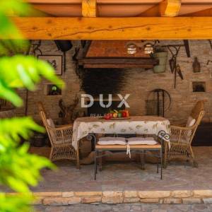 ISTRA, SVETVINČENAT – Privatno istarsko imanje s konobom, vrtom i dvjema kućama