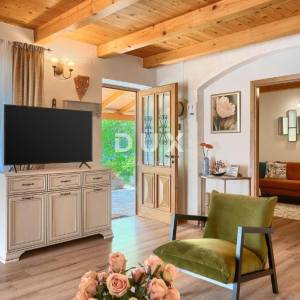 ISTRA, SVETVINČENAT – Privatno istarsko imanje s konobom, vrtom i dvjema kućama