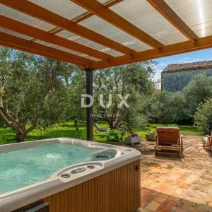 ISTRA, SVETVINČENAT – Privatno istarsko imanje s konobom, vrtom i dvjema kućama