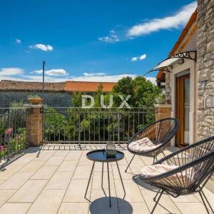 ISTRA, SVETVINČENAT – Privatno istarsko imanje s konobom, vrtom i dvjema kućama