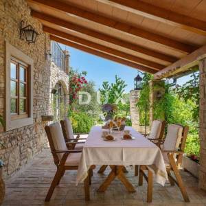 ISTRA, SVETVINČENAT – Privatno istarsko imanje s konobom, vrtom i dvjema kućama