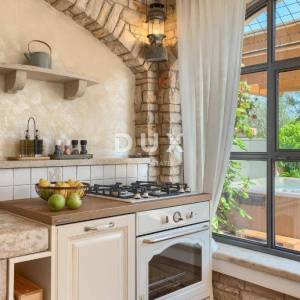 ISTRA, SVETVINČENAT – Privatno istarsko imanje s konobom, vrtom i dvjema kućama