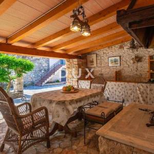 ISTRA, SVETVINČENAT – Privatno istarsko imanje s konobom, vrtom i dvjema kućama