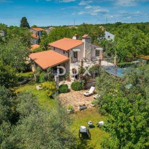 ISTRA, SVETVINČENAT – Privatno istarsko imanje s konobom, vrtom i dvjema kućama