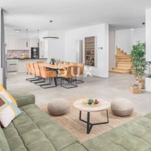 ISTRA, TINJAN - Raskošna kuća s bazenom