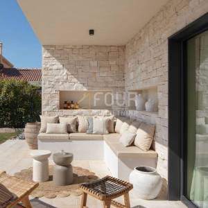 Istra, Tinjan, samostojeća vila s bazenom, pogled na more