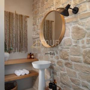 Istra, Tinjan, samostojeća vila s bazenom, pogled na more