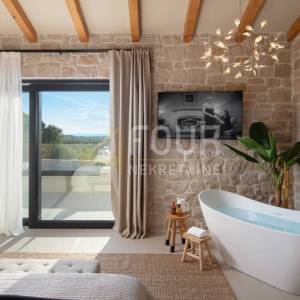 Istra, Tinjan, samostojeća vila s bazenom, pogled na more