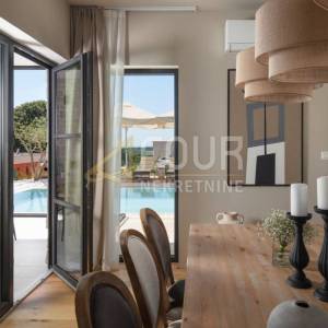 Istra, Tinjan, samostojeća vila s bazenom, pogled na more