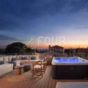 Istra, Tinjan, samostojeća vila s bazenom, pogled na more