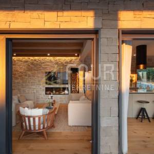 Istra, Tinjan, samostojeća vila s bazenom, pogled na more