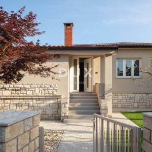 ISTRA, UMAG - Moderna prizemnica s bazenom 100 metara od mora