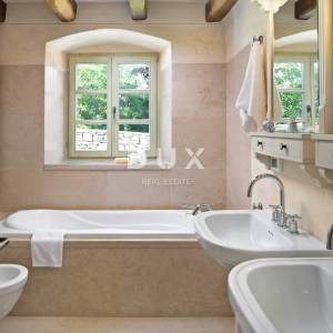 ISTRA, VIŠNJAN - Jedinstvena kamena kuća s bazenom