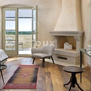 ISTRA, VIŠNJAN - Jedinstvena kamena kuća s bazenom