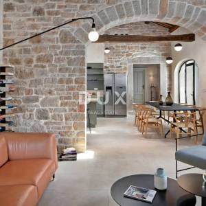 ISTRA, VIŠNJAN - Jedinstvena kamena kuća s bazenom