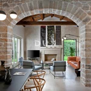 ISTRA, VIŠNJAN - Jedinstvena kamena kuća s bazenom