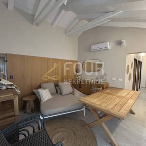 Istra, Višnjan, moderna kamena vila s bazenom