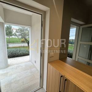 Istra, Višnjan, moderna kamena vila s bazenom