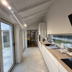 Istra, Višnjan, moderna kamena vila s bazenom