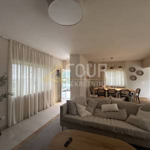 Istra, Višnjan, moderna kamena vila s bazenom