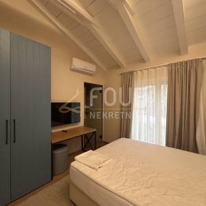 Istra, Višnjan, moderna kamena vila s bazenom