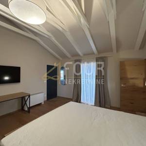 Istra, Višnjan, moderna kamena vila s bazenom