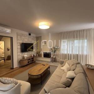 Istra, Višnjan, moderna kamena vila s bazenom