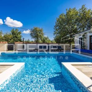 Istra, Vodnjan okolica, prekrasna vila sa šest spavaćih, bazen, grijanje, garaža