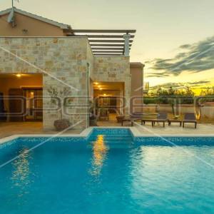 Istra, Vodnjan okolica, prekrasna vila sa šest spavaćih, bazen, grijanje, garaža