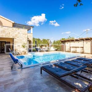 Istra, Vodnjan okolica, prekrasna vila sa šest spavaćih, bazen, grijanje, garaža