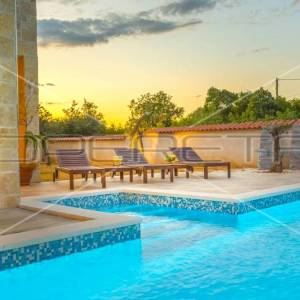 Istra, Vodnjan okolica, prekrasna vila sa šest spavaćih, bazen, grijanje, garaža