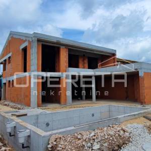 Istra, Vodnjan, završena duplex vila sa bazenom, novogradnja