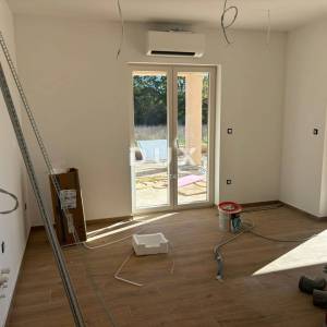 ISTRA, ŽMINJ - Nova mediteranska kuća s pogledom na vinograd u privatnom kompleksu!