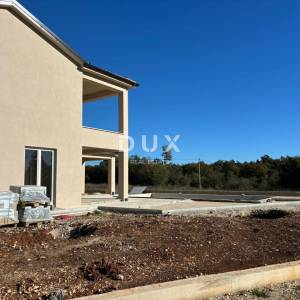 ISTRA, ŽMINJ - Nova mediteranska kuća s pogledom na vinograd u privatnom kompleksu!