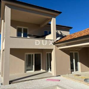 ISTRA, ŽMINJ - Nova mediteranska kuća s pogledom na vinograd u privatnom kompleksu!