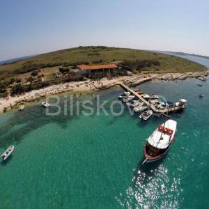 Istra,Medulinski zaljev,otok u prodaji.