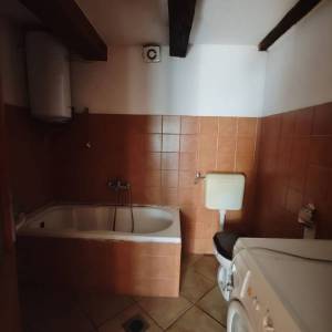 ISTRA,MOTOVUN - Prekrasna autohtona kuća sa konobom