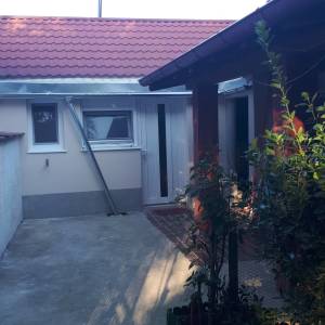 IZNAJMLJUJEM STAN ,MALA KUČA SA DVORIŠTEM I VRTOM.50M2,Ferenščica l