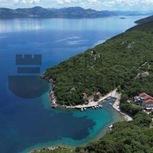 IZUZETNA PRILIKA  KUĆA ZA REKONSTRUKCIJU UZ MORE NA POLUOTOKU PELJEŠCU