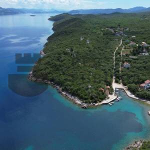 IZUZETNA PRILIKA  KUĆA ZA REKONSTRUKCIJU UZ MORE NA POLUOTOKU PELJEŠCU