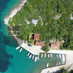 IZUZETNA PRILIKA  KUĆA ZA REKONSTRUKCIJU UZ MORE NA POLUOTOKU PELJEŠCU