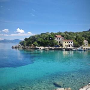 IZUZETNA PRILIKA  KUĆA ZA REKONSTRUKCIJU UZ MORE NA POLUOTOKU PELJEŠCU