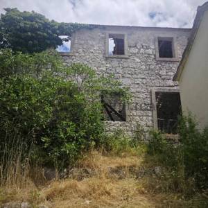 IZUZETNA PRILIKA  KUĆA ZA REKONSTRUKCIJU UZ MORE NA POLUOTOKU PELJEŠCU