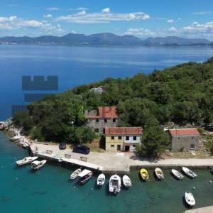 IZUZETNA PRILIKA  KUĆA ZA REKONSTRUKCIJU UZ MORE NA POLUOTOKU PELJEŠCU