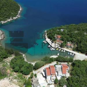 IZUZETNA PRILIKA  KUĆA ZA REKONSTRUKCIJU UZ MORE NA POLUOTOKU PELJEŠCU