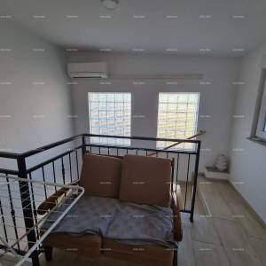 Izvrsna prilika! Prodaja renovirane kuće u centru Medulina! Pogled na more!