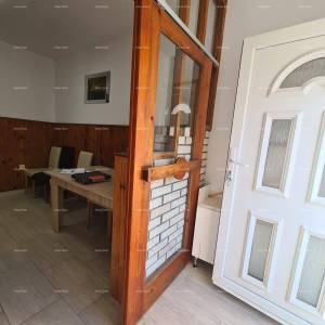 Izvrsna prilika! Prodaja renovirane kuće u centru Medulina! Pogled na more!